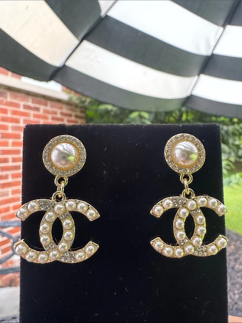 Earrings Gold-Tone Drop Earrings with Pearls and Crystals